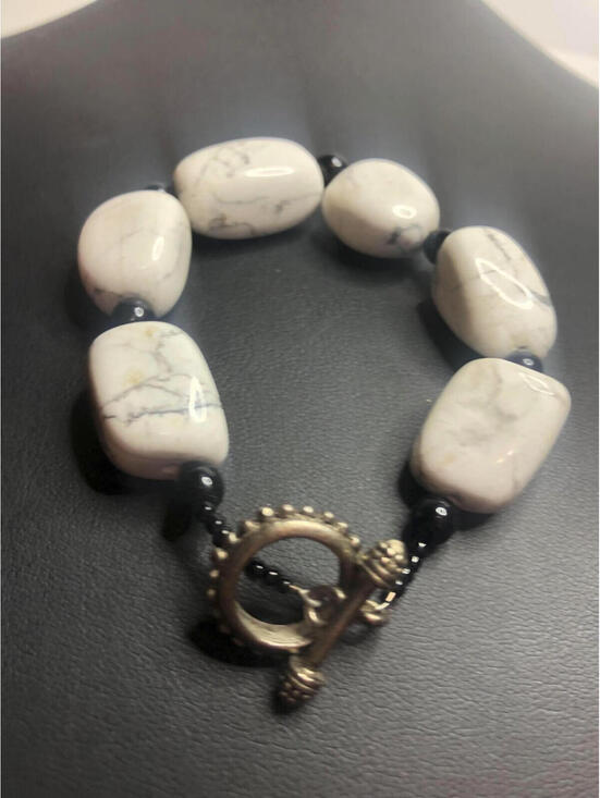 Jewelry - 1681 White Howlite chunky nugget boho toggle bracelet 54grams